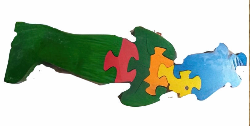 -Small wooden puzzle with diffrent shapes