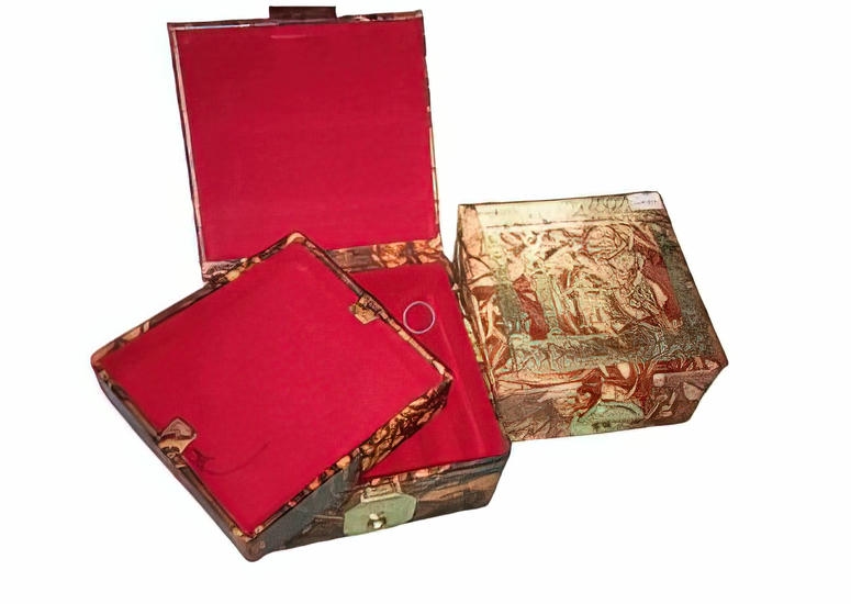-Square leather box, various shapes and colors, 18 x 18 cm