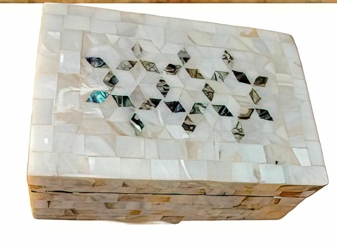 Luxury 9cm White Shell Box Assorted Designs
