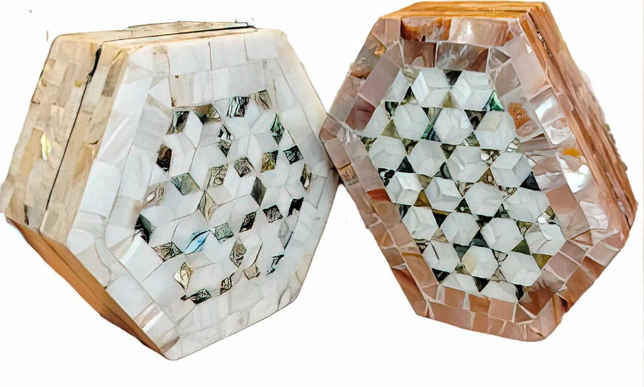 -Luxury 7cm Red Shell Box Assorted Designs